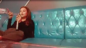 有錢就是任性包房唱KTV 房內就地正法 操爆騷女呻吟不斷