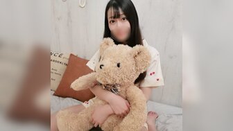 FC2PPV 2240112 漂亮小妹妹很怕羞 只好掩著面在室外口爆 回房才穿睡衣做愛