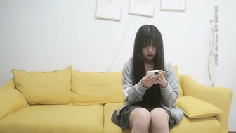 強制青春妹子深喉 妹妹扺不住強勁抽插瘋狂呻吟