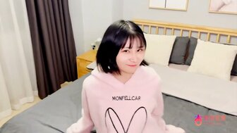 可愛表妹來了我家玩 還要求一起洗澡 不小心還操起來