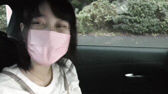 FC2PPV2493334 女大生為賺學費在車上來回吸吮大肉棒