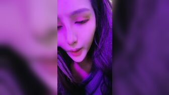 淫蕩網紅女神巨臀舌頭靈活 主動女上狂幹不滿足
