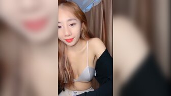 情趣短裙美女深喉毒龍 女上打樁榨精