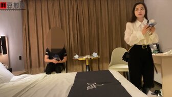 氣質美人梆著馬尾啪啪 口交技巧高超抓著肉棒女上體位男上極速繳械