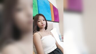 超嫩短髮萌妹子 一線蜜穴太嫩太緊 大叔肉棒進不去