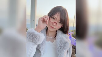 FC2PPV3317484 魅惑淫蕩巨奶眼鏡娘車箱內口交 酒店狂操內射