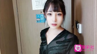 外甥洗澡拿舅媽絲襪自慰被發現後竟主動要求內射
