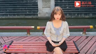 街頭搭訕誘騙清純學生妹下海拍小電影 被操的高潮迭起 - 師師