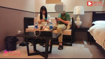 約炮乖巧可愛妹子 儘管可愛妹子叫痛也沒少用力