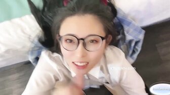 清純斯文眼鏡學生被顏射滿臉 很有征服感