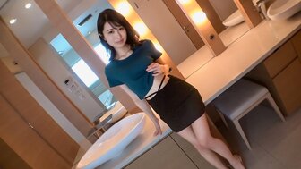 SIRO5144 迷人苗條美女享受著巨大雞巴抽插小穴 情不自禁配合著扭動臀部