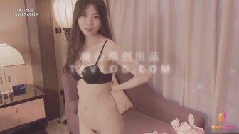 黑絲美女妮娜自慰誘惑三個體位高潮上天