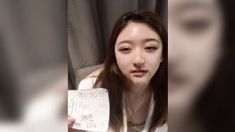 美女被顏射滿臉還要繼續被操 小穴都操紅了