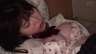 230OREMO065 尾隨白晢校花回家迷姦 吸著春藥慘變騷母狗