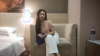 探花美麗少婦被按摩棒刺激小豆豆無套抽插