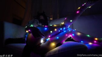 黑暗房間光棒深入洞穴探險