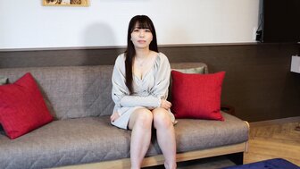 FC2PPV4205235 極少經驗的可愛美女粉嫩白虎穴被中出滿滿倒灌出來