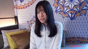 FC2PPV4329852 地味OL極品粉嫩白虎穴被射得滿滿的一臉迷樣超誘人[Part1]