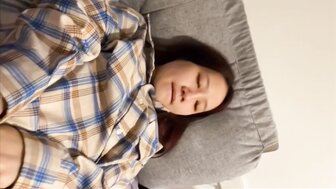 摳爆淫蕩女友騷穴假屌抽插淫水噴不停
