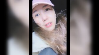 晚上騎車到郊外野戰 站著插穴很刺激