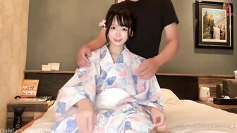 和服美少女高潮來了 面色泛紅嬌喘呻吟內射滿滿