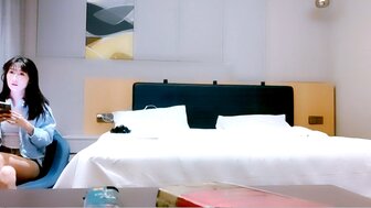 今天的妹子真不錯白滑美腿自備黑絲 叫聲還很騷