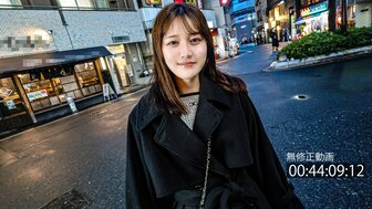 FC2PPV4372764 豪邁美女街上獨自閒晃搭訕成功率100% 無套中出再來口爆