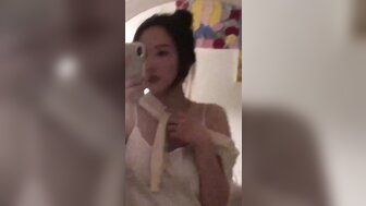 巨奶女友騎乘體位八字奶搖晃著很美[1]