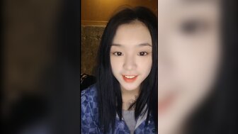一群19歲甜美少女和一群男友人多P性愛派對