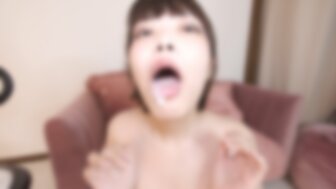 FC2PPV4467097 變態妹子一邊吸吮著硬起來的雞巴 一邊享受著吃雞巴的聲音