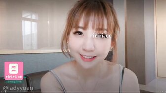 淫蕩小媛性玩具推薦員 先測試各種玩具才賣