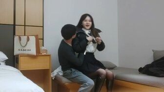 探花姐姐被猛插雙腿夾緊 欲仙欲死表情很淫蕩