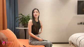 探花舞蹈學院漂亮妹子 奮力抽插撞擊白白嫩嫩的屁股