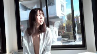 FC2PPV4521204 很受歡迎的美女有如魔鏡號裡在落地大窗前做愛[Part1]