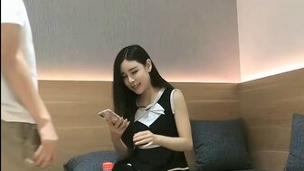 小哥使出洪荒之力猛幹甜美笑容小姐姐 大叫快點我撑不住