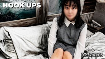 FC2PPV4577990 一個膚白氣質女外表一臉嚴肅正經 床上是一個色色的騷女