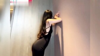 約炮極品騷女魔鬼身材大長腿配上高跟鞋緊身裙 後入爽翻天