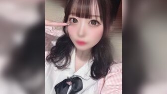 FC2PPV4637845 19歲膚白清純學生令叔叔老二硬了 大量射進她粉嫩的小蜜穴裡