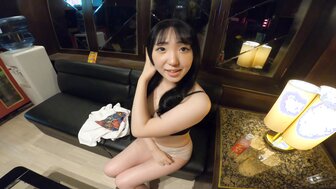 FC2PPV4638829 誘惑18歲女大生在鏡頭面前做愛 她的男友也可能是FC觀眾