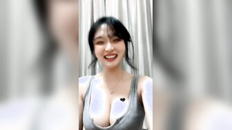 爆乳少婦深夜和小哥激情做愛直播