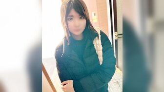 FC2PPV4660423 脫去膚白女孩的內褲看到黑森林 她害羞說著別看我這很尷尬