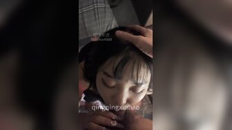 稚氣未除嫩嫩女孩吃著肉棒 猛操美臀白滑奶子晃不停