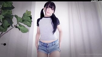 貪吃的小妖精用小穴把巨大棒棒收藏起來