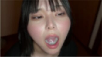 FC2PPV4750087 在聚會上認識了一位女大生立即帶回家顏射她