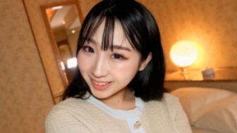 FC2PPV4766534 表情可愛純真的美女內心淫蕩無比 盡情享受快感連續內射