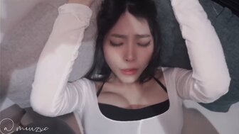 剪破牛仔褲中出極品越南美女 風騷蕩樣非常誘人