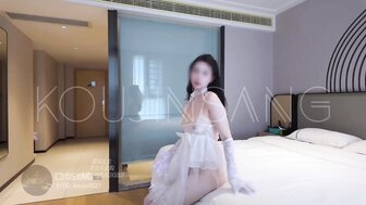 穿著婚紗做愛 誘人身材男人如何能忍耐