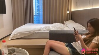 探花身材很好的女孩身體柔軟非常好操