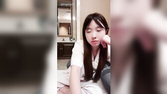 清純女孩在酒店慢慢誘導男朋友操她