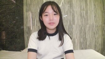 FC2PPV4866889 穿著學校體操服的純情女孩為了我口交